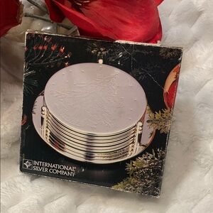 🌹 VINTAGE INTERNATIONAL SILVER COMPANY • SILVERPLATED CHRISTMAS 7 PC COASTER SET